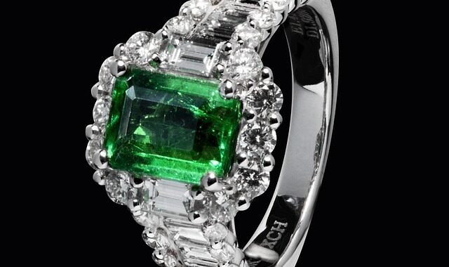 emerald cut diamond rings